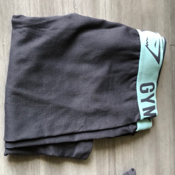 Set of two gorgeous gym shark leggings! XS - Picture 2 of 9